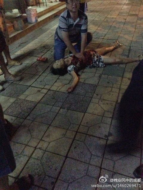 成都男子闹市砍人致3死12伤