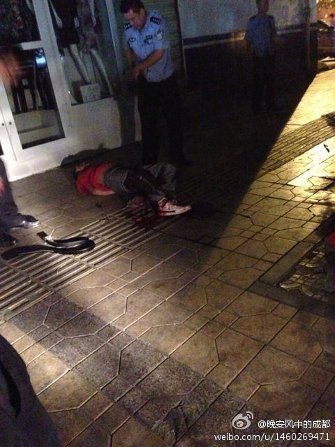 成都男子闹市砍人致3死12伤