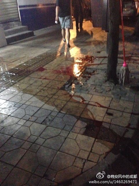 成都男子闹市砍人致3死12伤