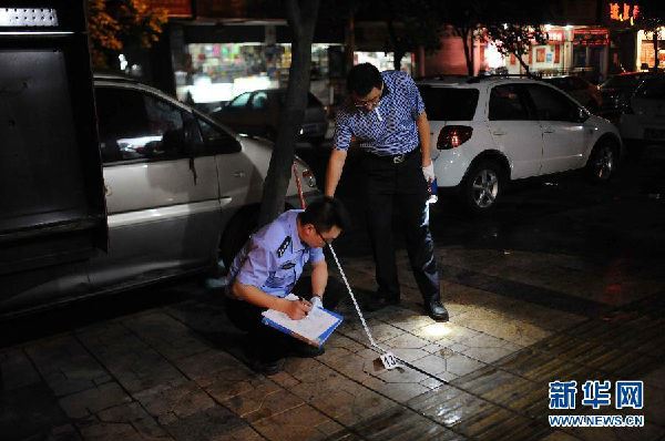 成都男子闹市砍人致3死12伤