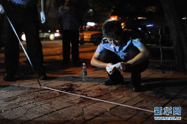 成都男子闹市砍人致3死12伤