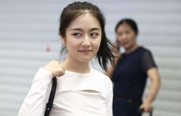 蔡徐坤肖战个子高体重轻,比杨紫刘亦菲等女星管理身材还严格自律