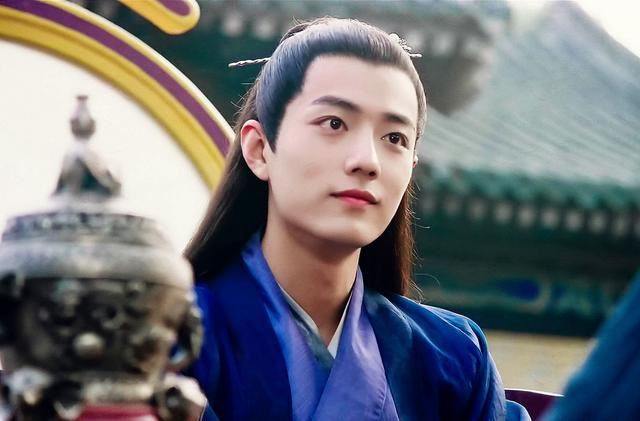 蔡徐坤肖战个子高体重轻，比杨紫刘亦菲等女星管理身材还严格自律