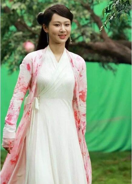 蔡徐坤肖战个子高体重轻，比杨紫刘亦菲等女星管理身材还严格自律