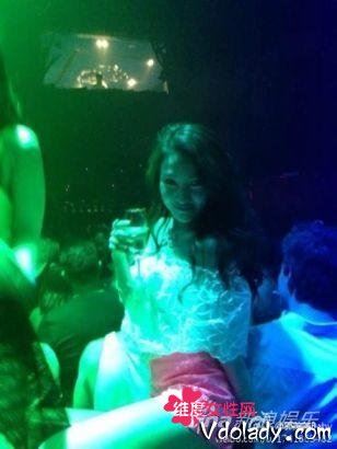 郭美美庆生引众怒 持续炫富引网友强烈谴责