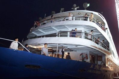 还原湖北长江倾覆客轮“东方之星”号