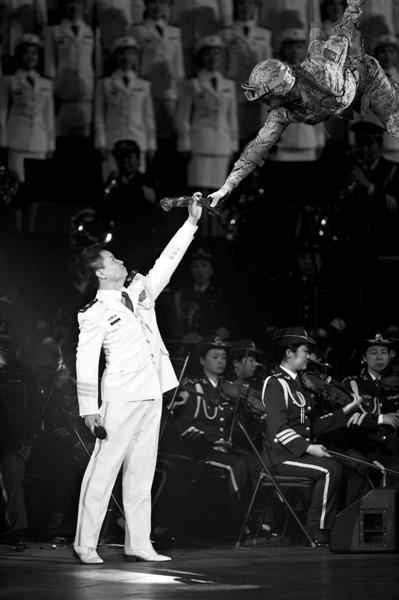 阎妮为何要捧场阎维文个唱？（独家图片）