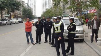 《十八届三中全会决定》提出理顺城管执法体制 提高执法水平