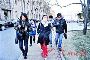 裸模女生：全裸接受采访是有计划的创作(图)