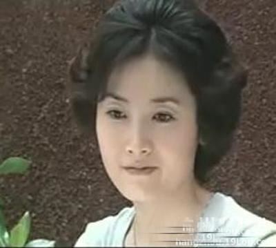 央视主播杨柳比张铁林还牛，五任妻子个个才貌双全