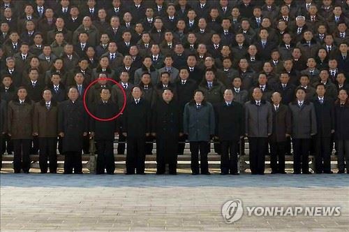 金正恩为何喜欢提拔三人帮？