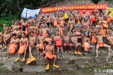 （原创）冬泳蛮好的，偏偏要一丝不挂？