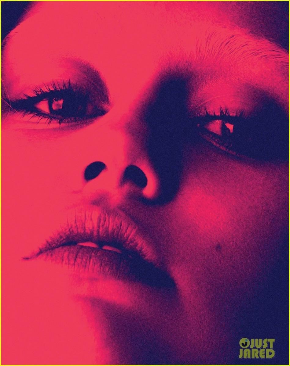 21岁女星湿身全裸自摸下体诱惑谁？（图）