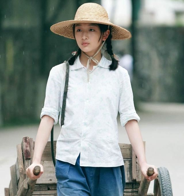 周冬雨是把劣势转化成优势最成功的女星