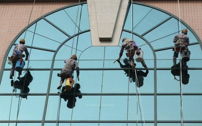 蜘蛛侠，高楼清洁工