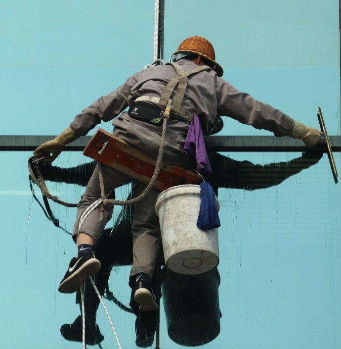 蜘蛛侠，高楼清洁工