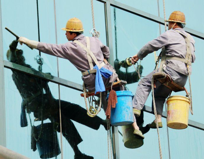 蜘蛛侠，高楼清洁工