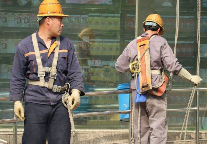 蜘蛛侠，高楼清洁工