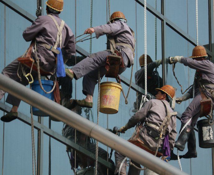 蜘蛛侠，高楼清洁工