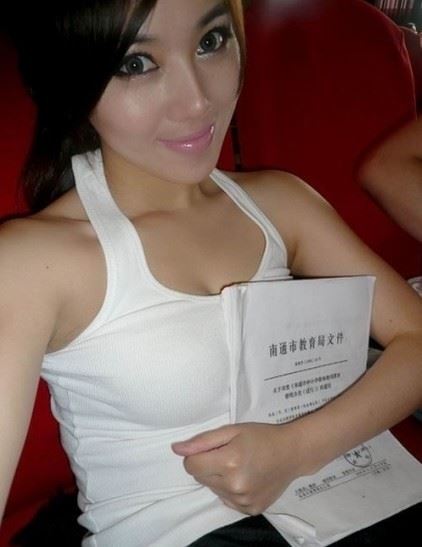 “中国最性感女教师”朱松花美艳照曝光（图）