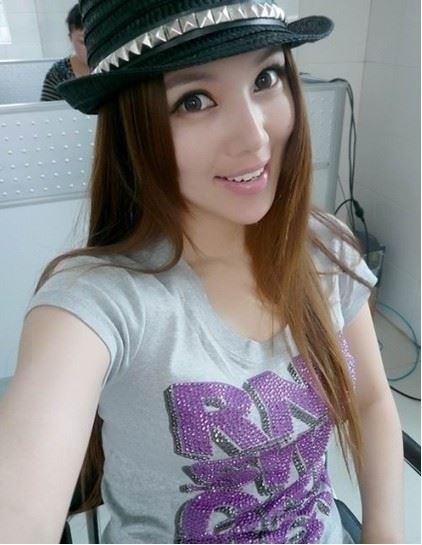 “中国最性感女教师”朱松花美艳照曝光（图）