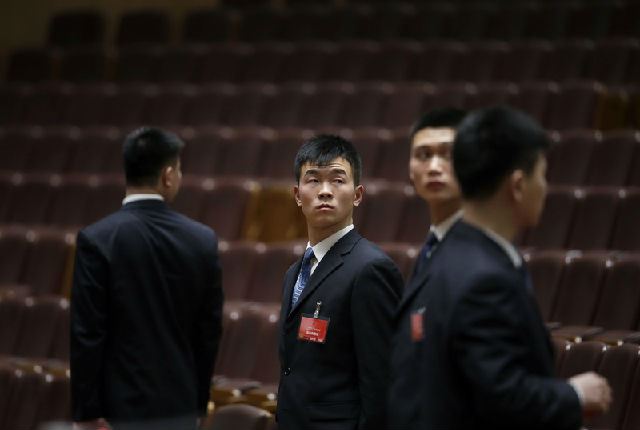 两会上的那些神秘黑衣人（组图）