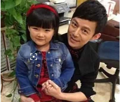 阿娇被求婚不敌谢娜生双胞胎，张杰微博曝女儿个性，何炅当干爹忙