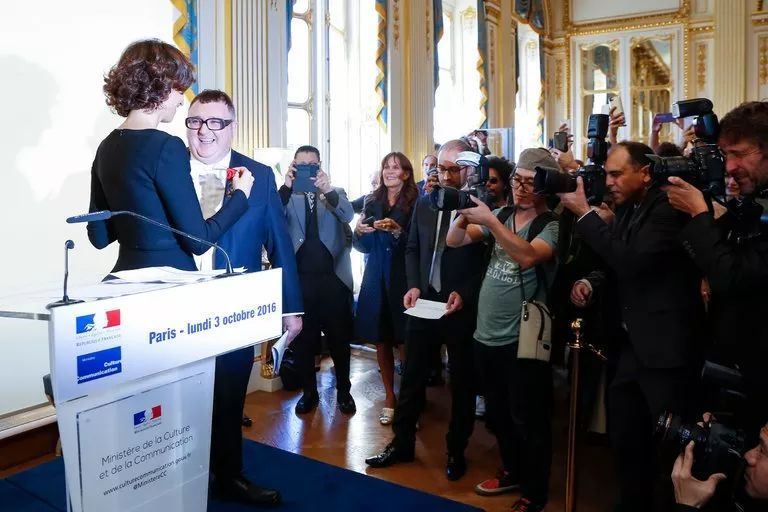 里程碑！郭广昌捡了23亿元的漏，就因为一个胖子和一位老太太。