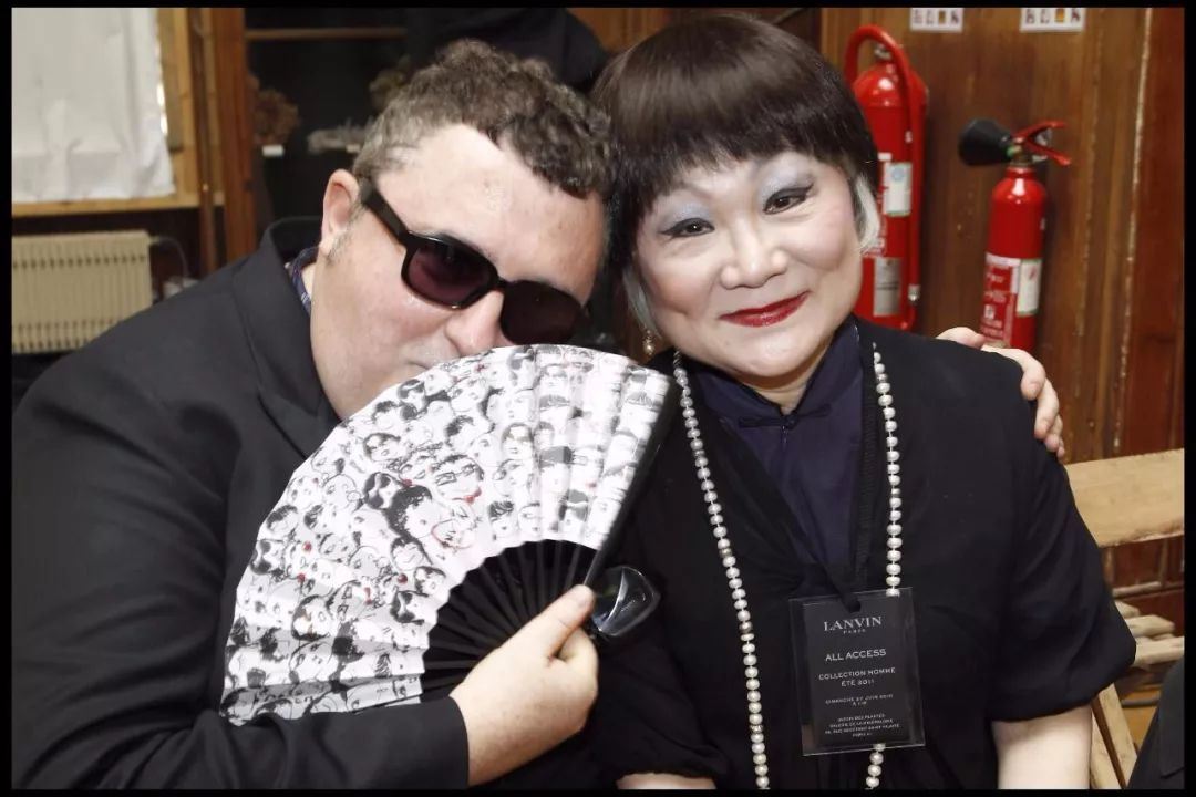 里程碑！郭广昌捡了23亿元的漏，就因为一个胖子和一位老太太。