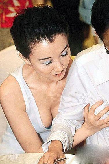 45岁萧蔷惊艳的走光露点瞬间（图）