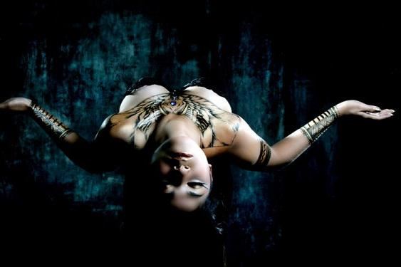 惊艳美女人体彩绘，远胜鬼斧神工【组图】