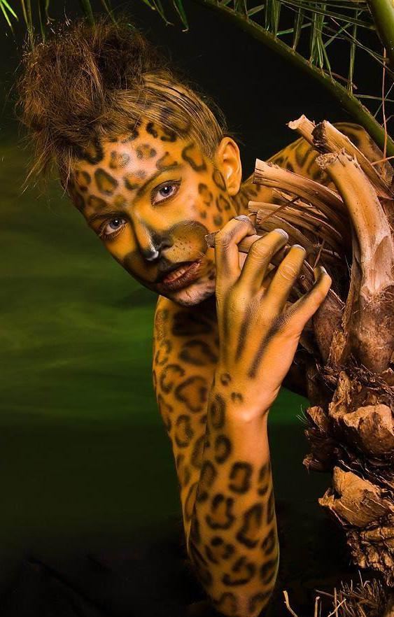 惊艳美女人体彩绘，远胜鬼斧神工【组图】