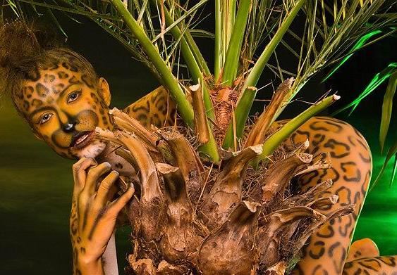 惊艳美女人体彩绘，远胜鬼斧神工【组图】