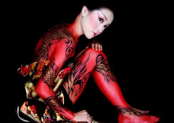 惊艳美女人体彩绘，远胜鬼斧神工【组图】