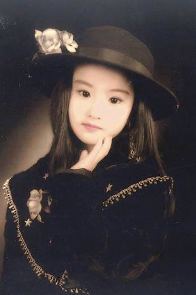 刘亦菲早期罕见的裸身尴尬照被曝光?(图)