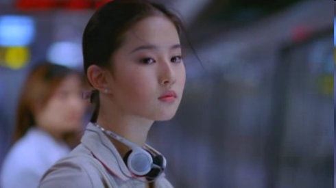 刘亦菲早期罕见的裸身尴尬照被曝光?(图)