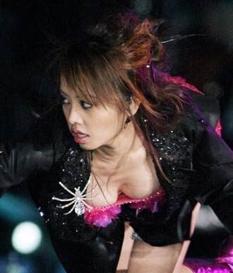 故意俯身露乳博眼球的十大女星（图）