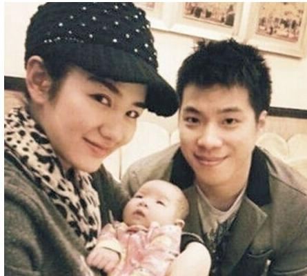 李湘贾静雯再婚活成公主，她二婚嫁娱乐圈纪委黄毅清狗血离婚收场