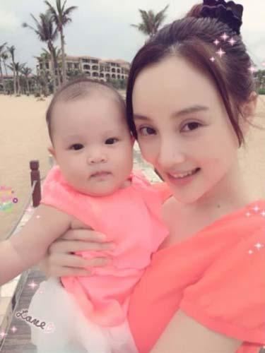 李小璐可爱女儿不同时期成长照曝光（图）