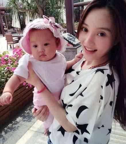 李小璐可爱女儿不同时期成长照曝光（图）