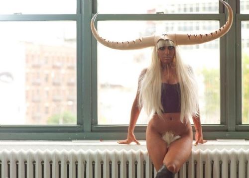 LadyGaga拍裸照自摸私处性感火辣（图）