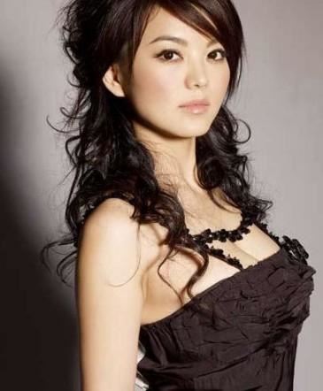 疯狂挤胸爆乳抢镜的30位女星（图）