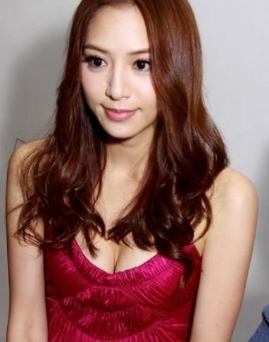 疯狂挤胸爆乳抢镜的30位女星（图）