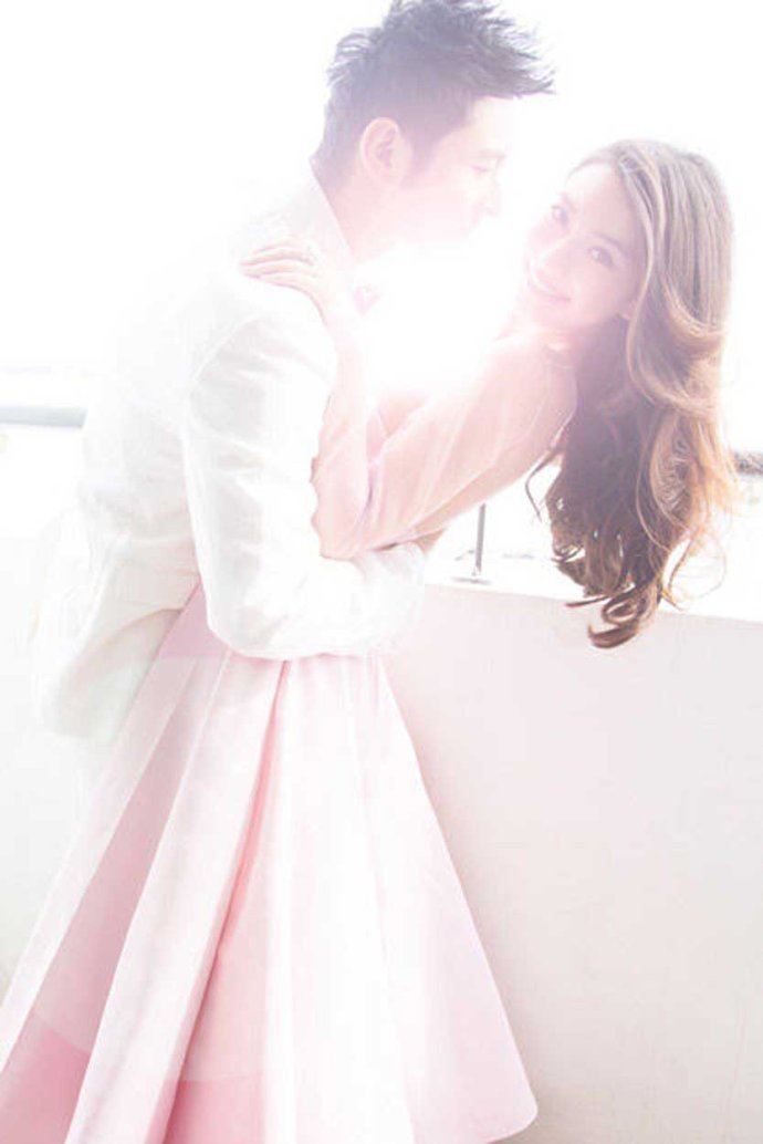 黄晓明Angelababy领证结婚两人热恋亲热照大曝光