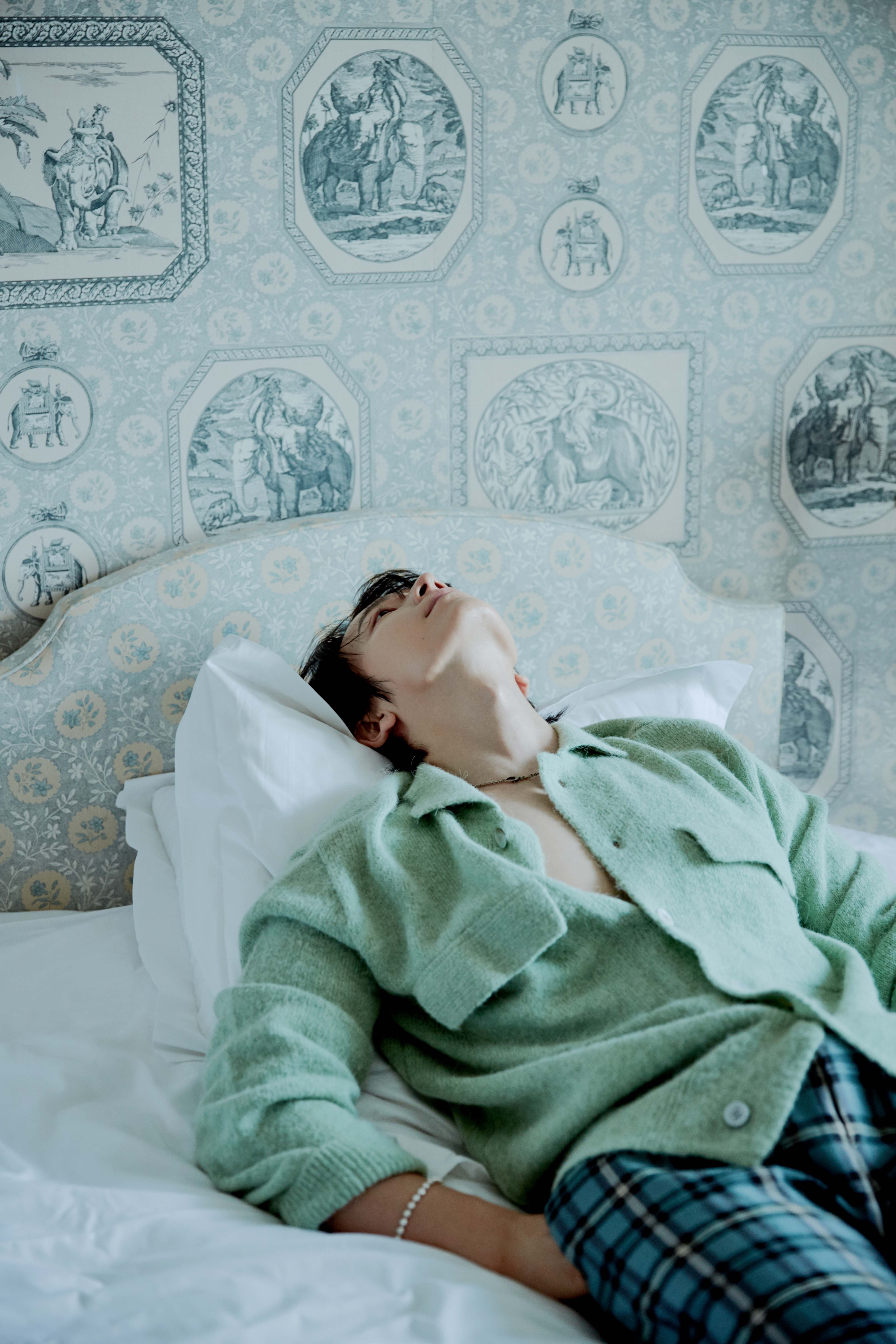 SUPER JUNIOR成员李东海写真今日上线 眼神清澈温柔散发暖男魅力