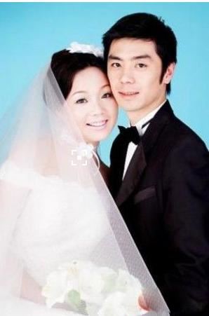 周冬雨再分手，八大谋女郎个个情路坎坷