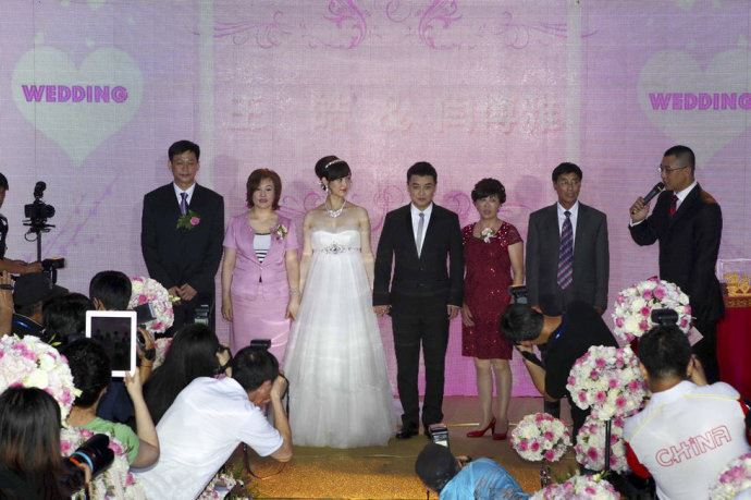 “乒乓战神”王皓大婚30个温馨甜蜜瞬间(图)