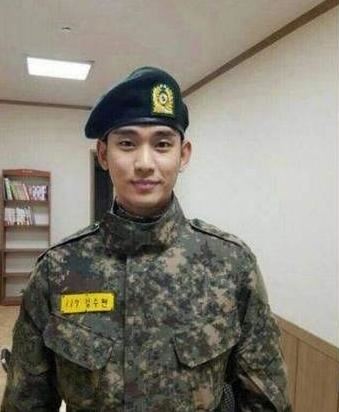 李敏镐退役人帅腿长气质好，李胜利朴有天污染的韩国娱乐圈需要他