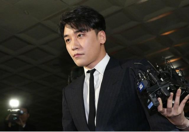 李敏镐退役人帅腿长气质好，李胜利朴有天污染的韩国娱乐圈需要他