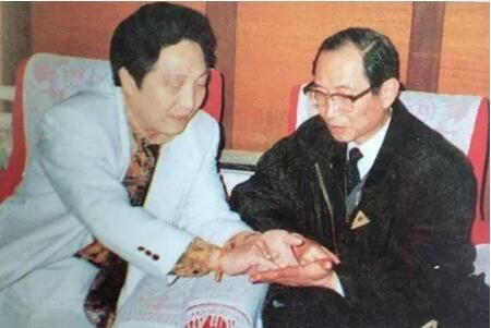 网友挖出的最新信息令人震惊!他居然也请王林看过病!有图有真相...